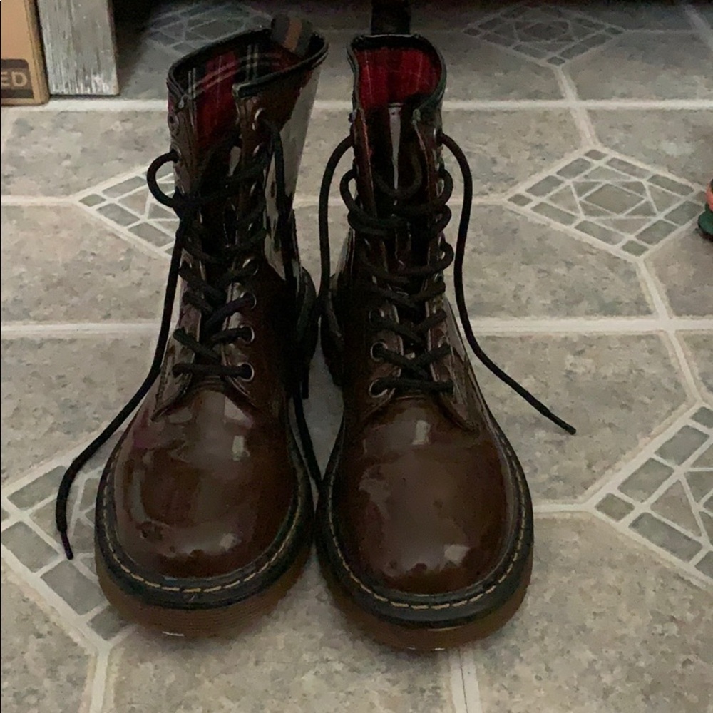 Combat boots
